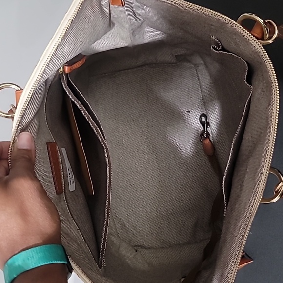 Dooney and Bourke handbag - Picture 3 of 4